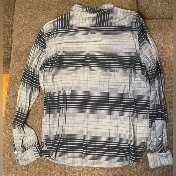 Levi’s button up shirt XL EUC - Picture 2 of 5